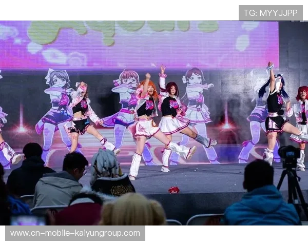 现场“粉丝互动”高潮：最“燃”的“助威”瞬间！